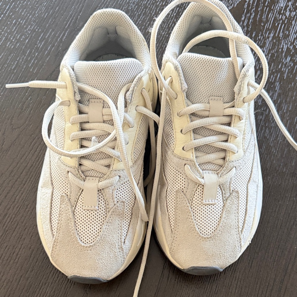 Yeezy size us5